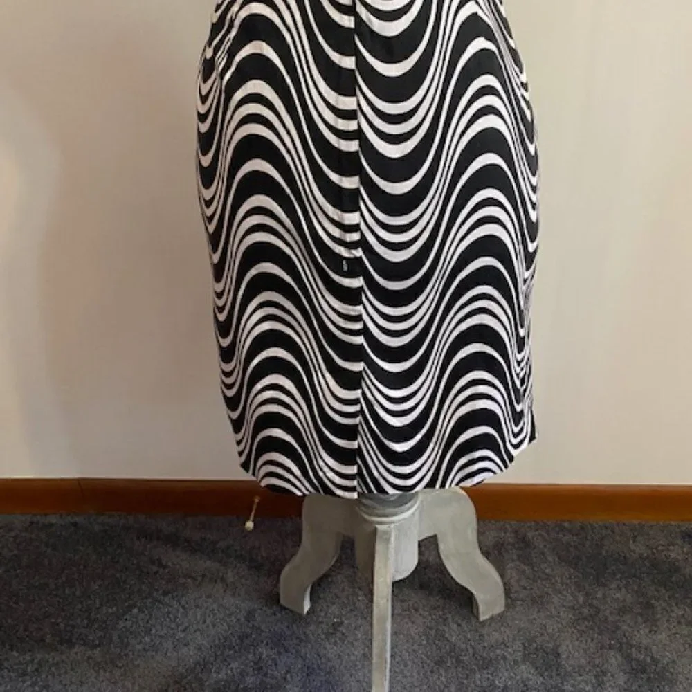 New York & Co Black/White wave pencil skirt, size 14